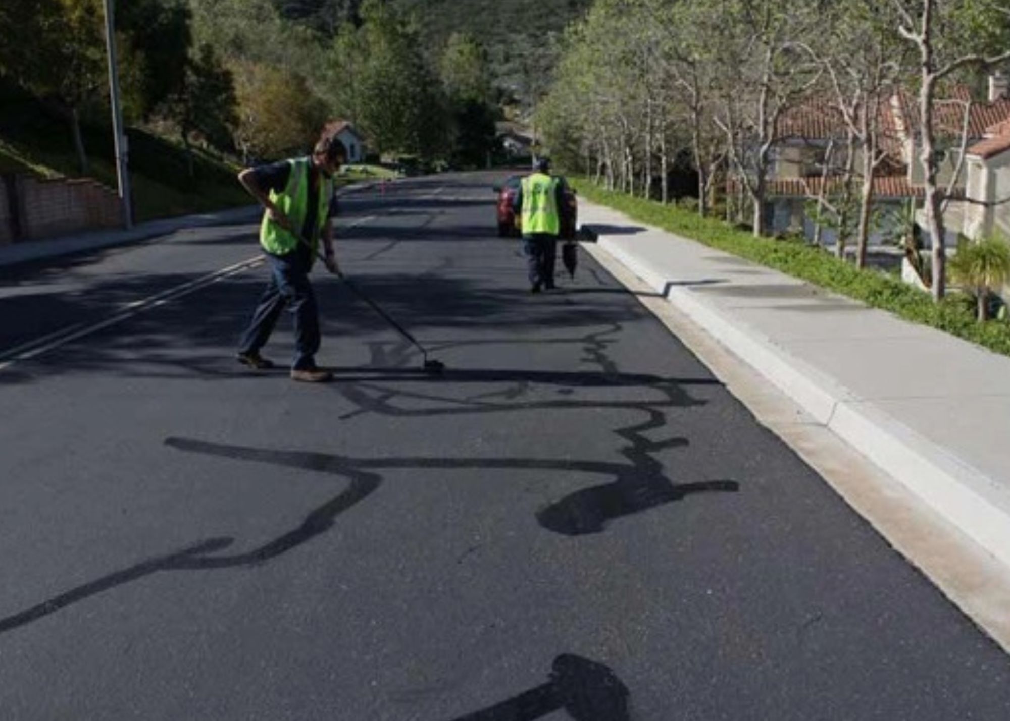 When Do You Need Sealcoating vs. Crack Sealing in Los Angeles? 1